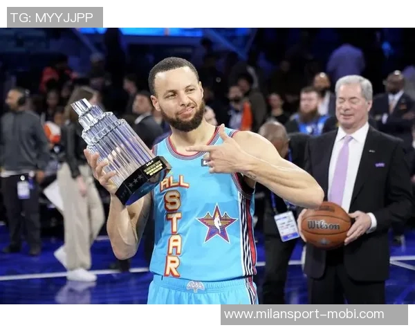 库里MVP呼声高涨科尔称未见不爱库里的球迷唯独例外于总决赛客场对阵骑士