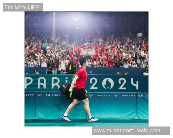 樊振东晒齐达内签名球衣照片期待未来与齐祖共踢足球的美好时刻