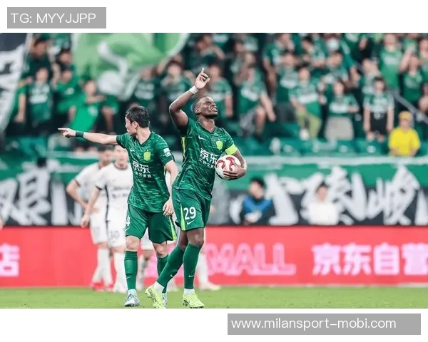 国安队员昨晚齐聚塞蒂恩住处送别情深意重温暖时刻